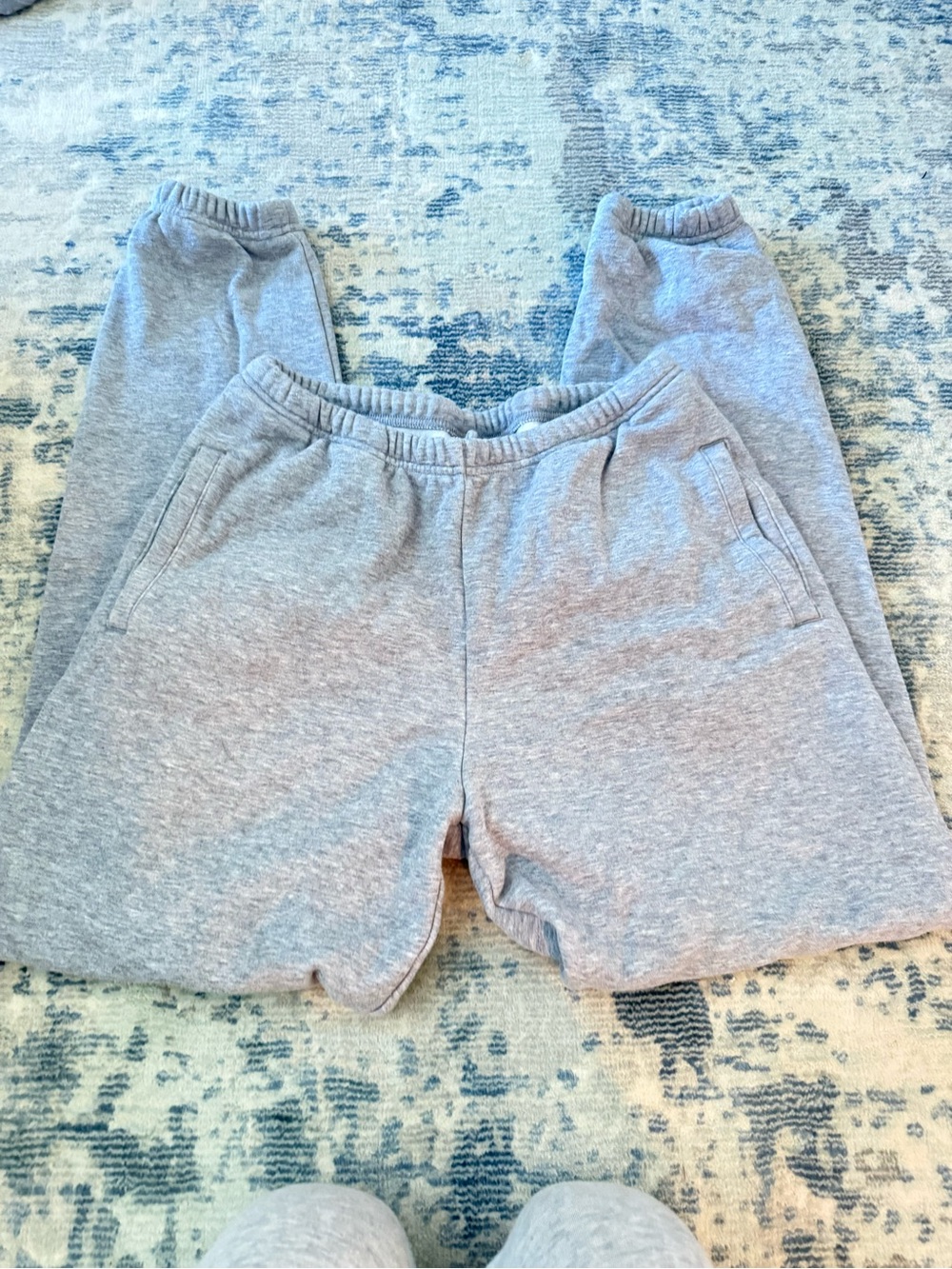 SKIMS Heather Gray Crewneck Sweatshirt and sweatpants set - Picture 4 of 5